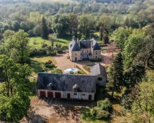 Vue aérienne Domaine Le Fournay avec dépendances